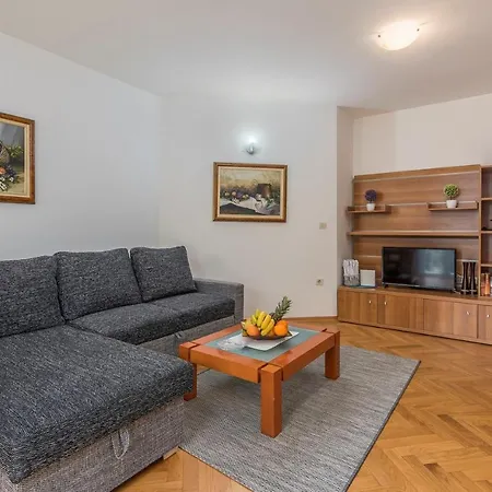 Amela Apartment *